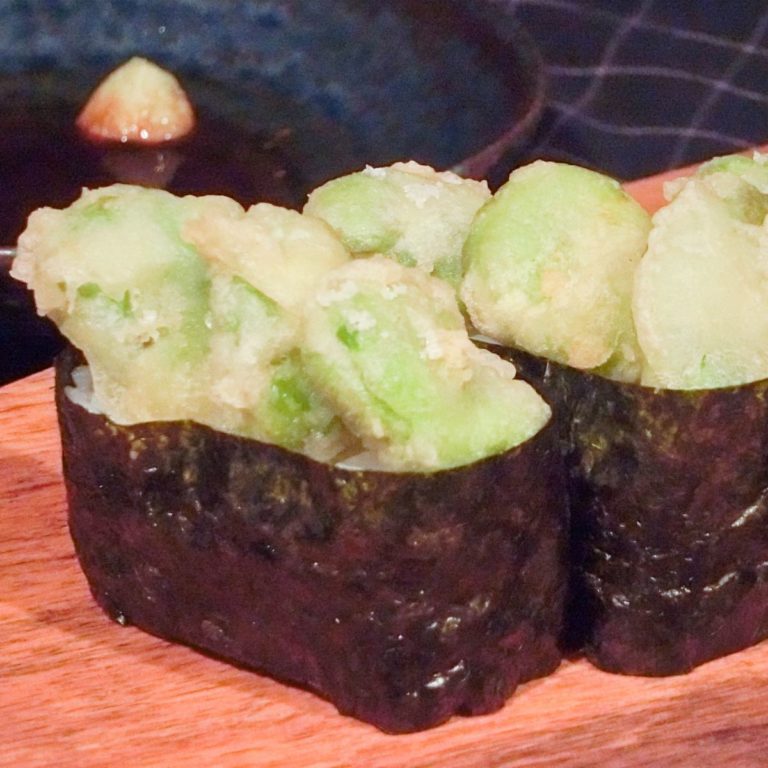 Sushi aux tempura de fèves