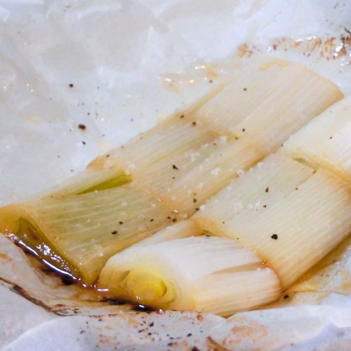 poireaux en papillote à la poêle poireaux en papillote à la poêle
