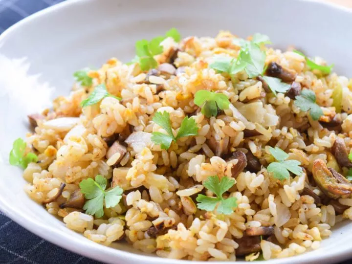 Riz sauté aux champignons