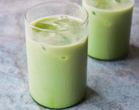 Matcha latte, boisson glacée au thé vert japonais