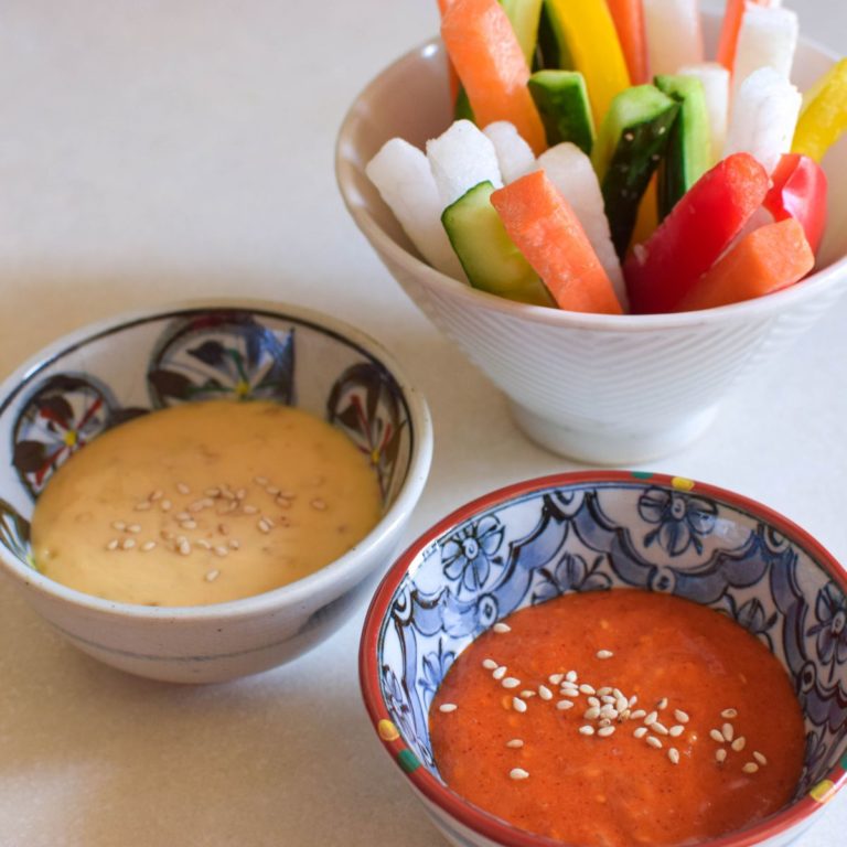 Dip asiatique au miso avec bâtonnets de légumes