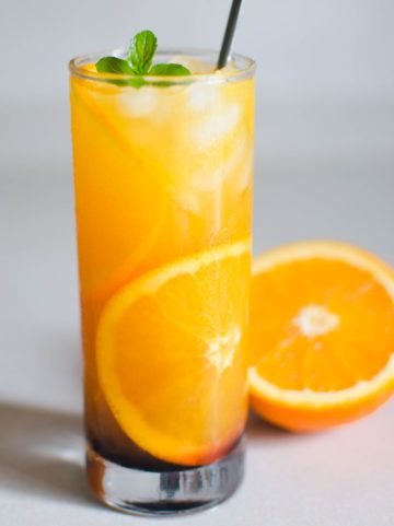 Cocktail maison à l'orange et à la crème de cassis (facile)