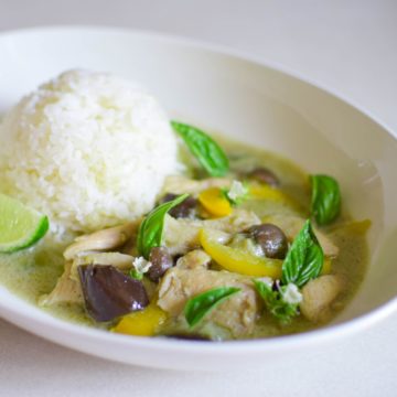 Poulet au curry vert et au lait de coco thaï