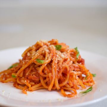 Spaghetti à la sauce tomate arrabbiata