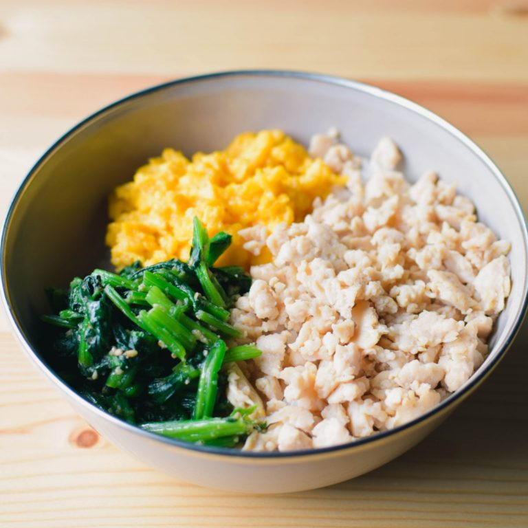 Donburi au poulet (bol de riz japonais soboro don) - Patati Patate