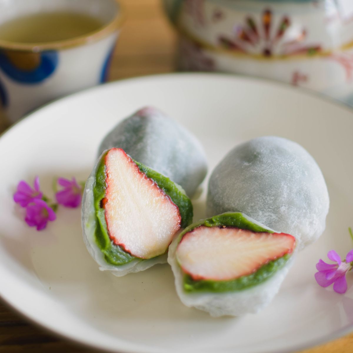Mochi daifuku à la fraise et au thé vert Matcha