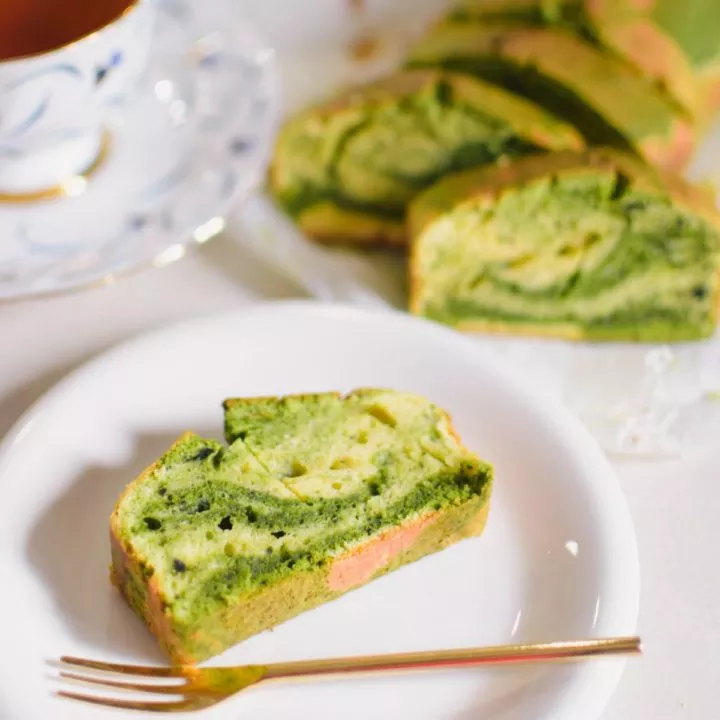 Gâteau marbré au thé matcha